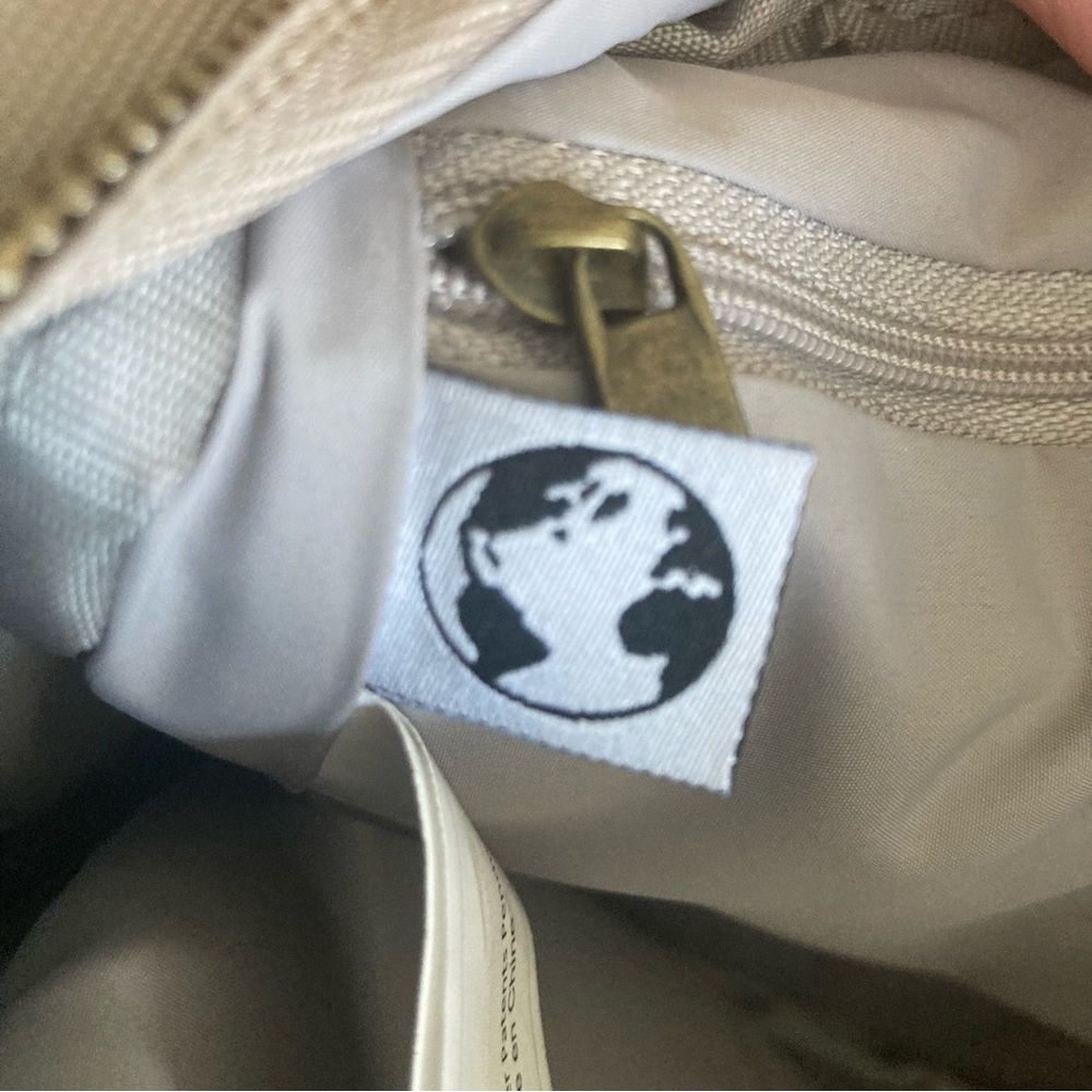 MAGELLAN’S RFID EMBROIDERED CROSSBODY BAG - Picture 6 of 15